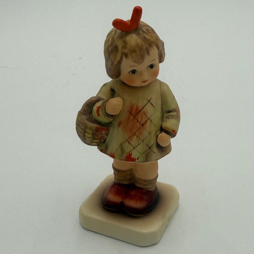 Goebel MI Hummel Club I Brought You a Gift Figurine Girl with Basket EUC